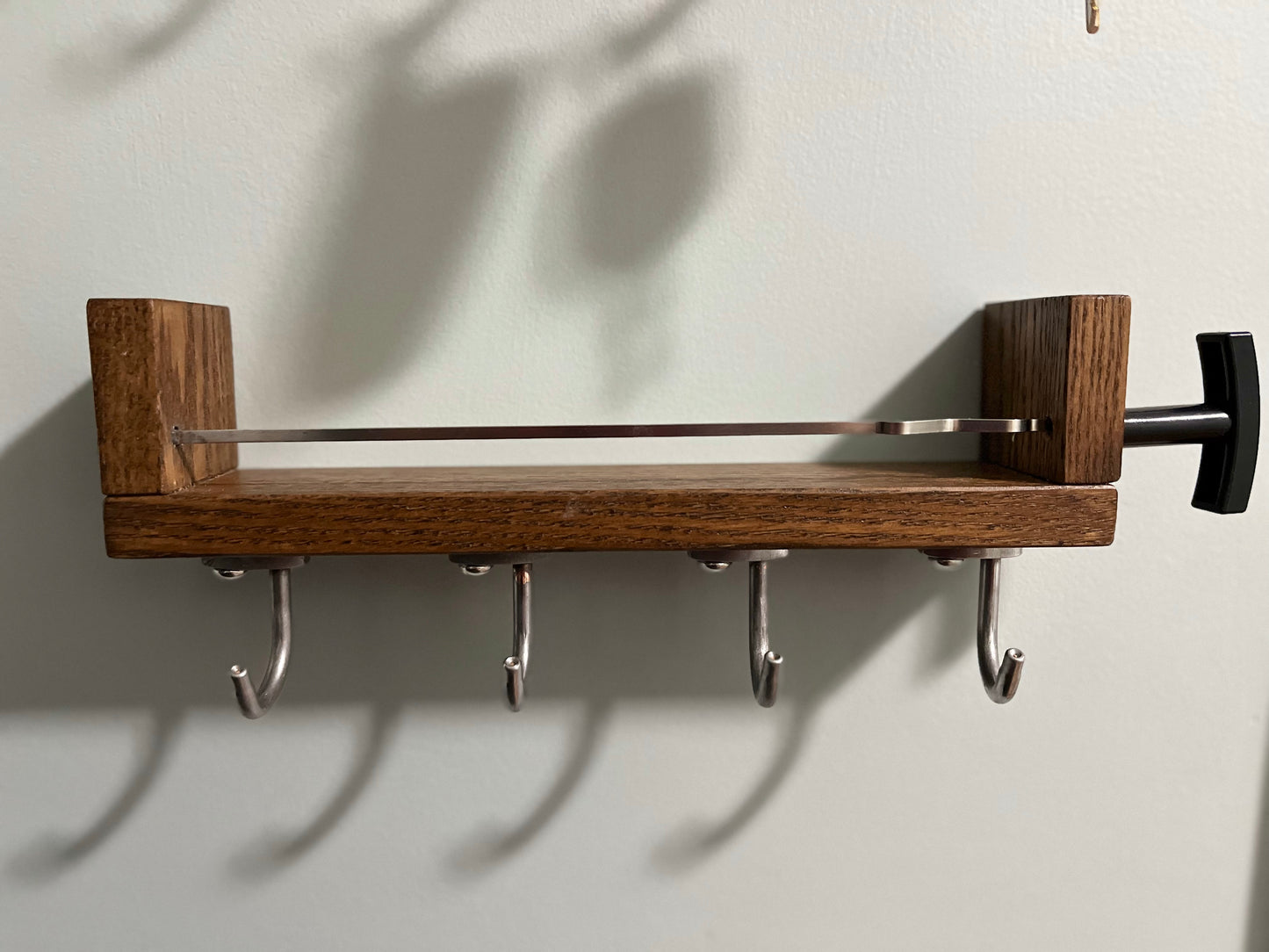 Key Hook Shelf - from piston cooling jets and dipstick